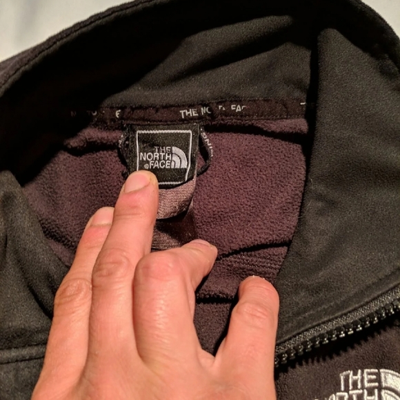 Solid black north face zip up - Picture 4 of 7